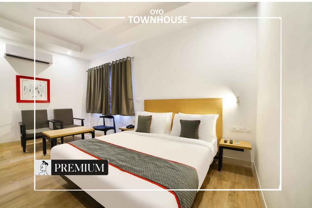 Oyo Townhouse 120 Shushant Lok Gurgaon Luaran gambar